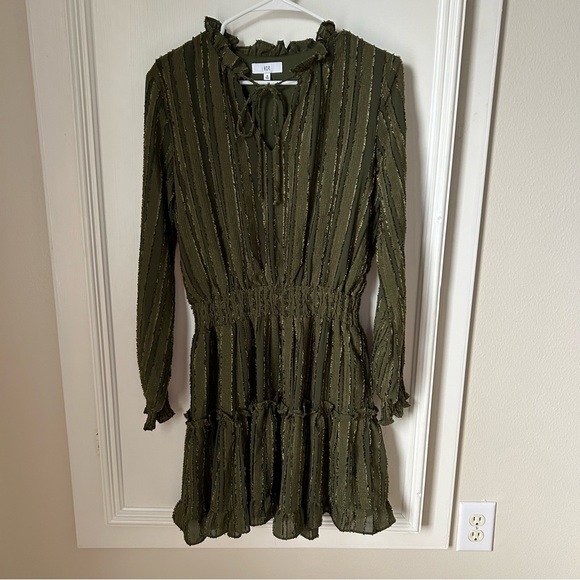 NSR Olive Green Ruffle Tiered Long Sleeve Mini Dress Medium M Textured Blouson - Picture 2 of 10